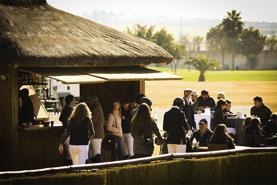 HipicaRCPineda's tweet image. Vente a ver la segunda etapa del Spring Tour 2019 al Club y disfruta de nuestra oferta gastronómica.

PUNTOS 🍽️
▶️ Quiosco Derby: sábado y domingo de 08:45 a 19:00 horas.
▶️ Bar Hipódromo: sábado y domingo de 12:00 a 17:00 horas.

#RCPineda #SpringTour2019