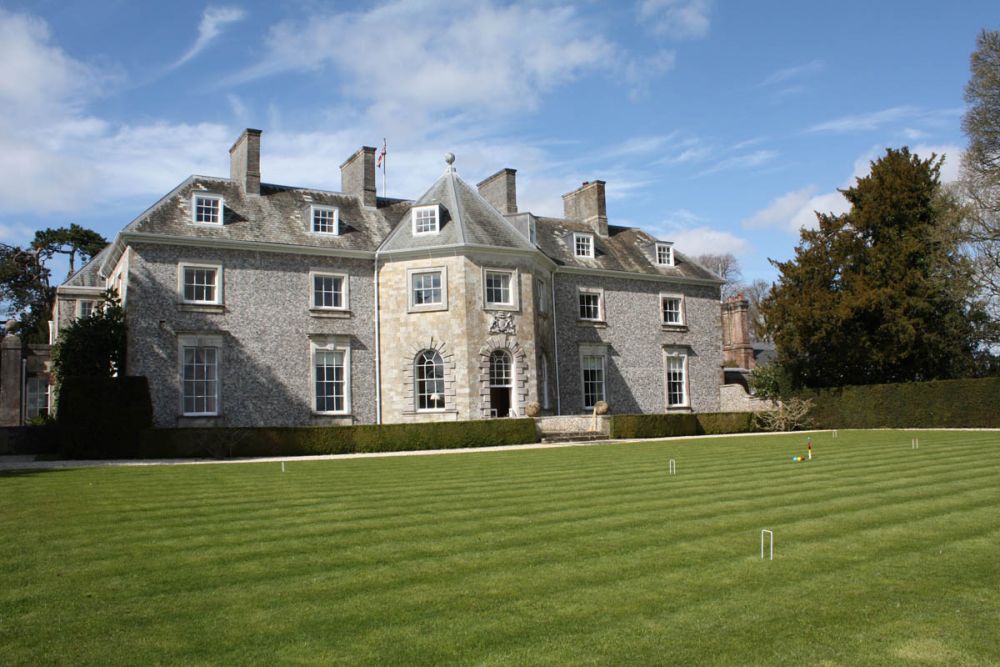 LocalityLtd's tweet image. NEW LOCATION! LOC4101: Mansion House set in 4,000-acre estate (Basingstoke, Hampshire) Available for film, photoshoot &amp;amp; event hire. Find out more: bit.ly/2TVUK08 #filmmaking #locationscout #location