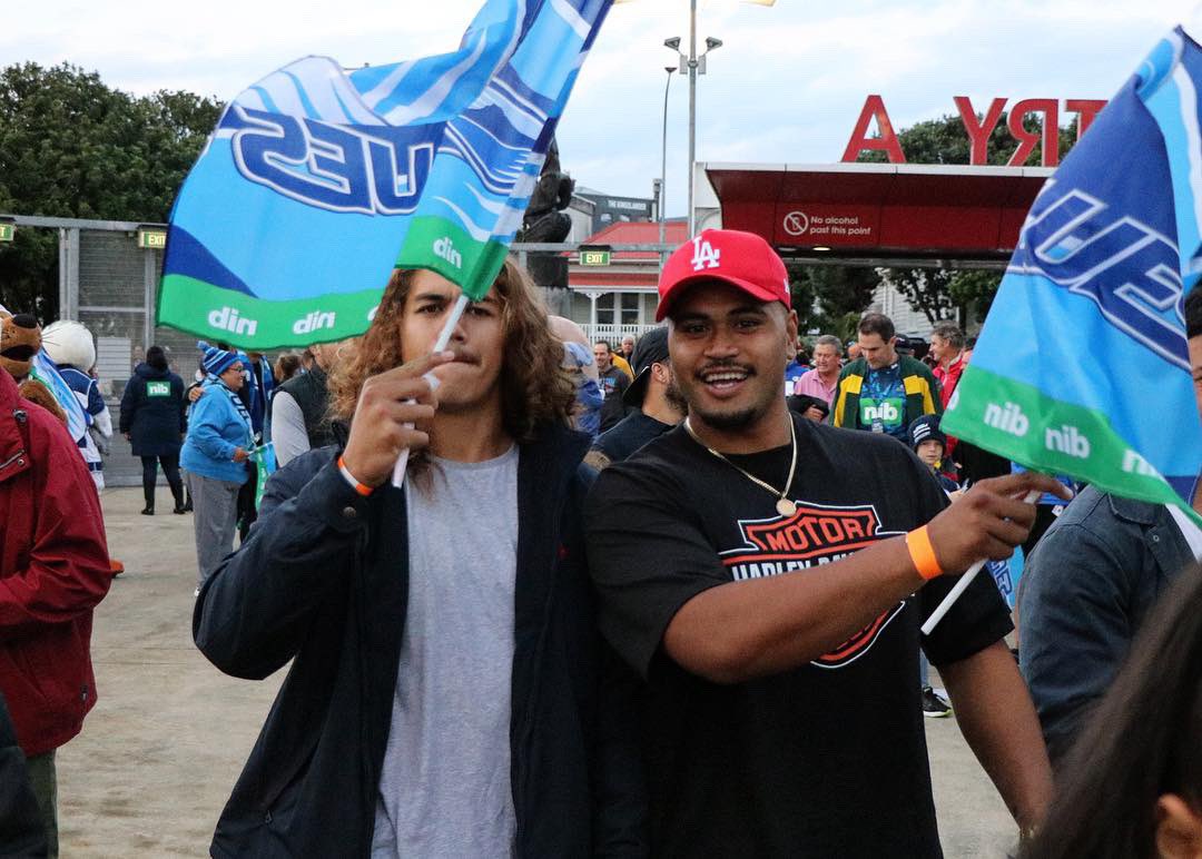 BluesRugbyTeam's tweet photo. Good to see the @NZWarriors out at @edenparknz tonight! 

#UniteTheTribes #RiseUp #BluesAllDay #BLUvWAR https://t.co/z9c1fpXqai