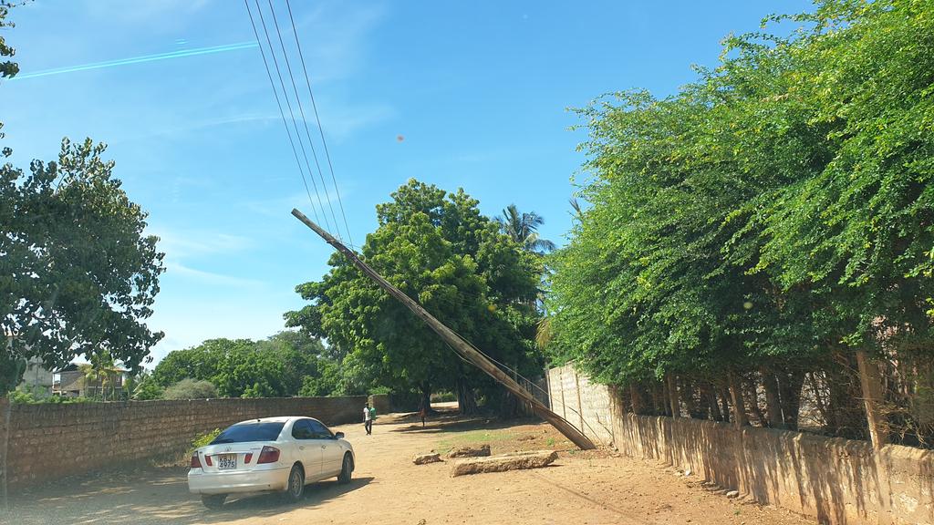 Gitahi_Gee's tweet photo. @KenyaPower @KenyaPower_Care 
In Malindi Maweni area https://t.co/UwIhRFnjUA