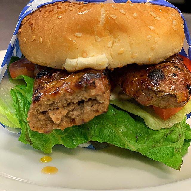 ilovekingkabob's tweet photo. π₯ juicy Kabob Burger at its best π₯
ββββββββββββββββββ
#kingkabob #kabobburger #beefkoobideh #grilledkabobs #healthyfood #foodie #bun #lafoodjunkie #persianfood #persian #kabobs #rice #kabobsonthegrill #holyshishkabob #kabobalicious #lafoodie #lakee⦠https://t.co/aIjcbSacRJ https://t.co/ixaeDKao8g