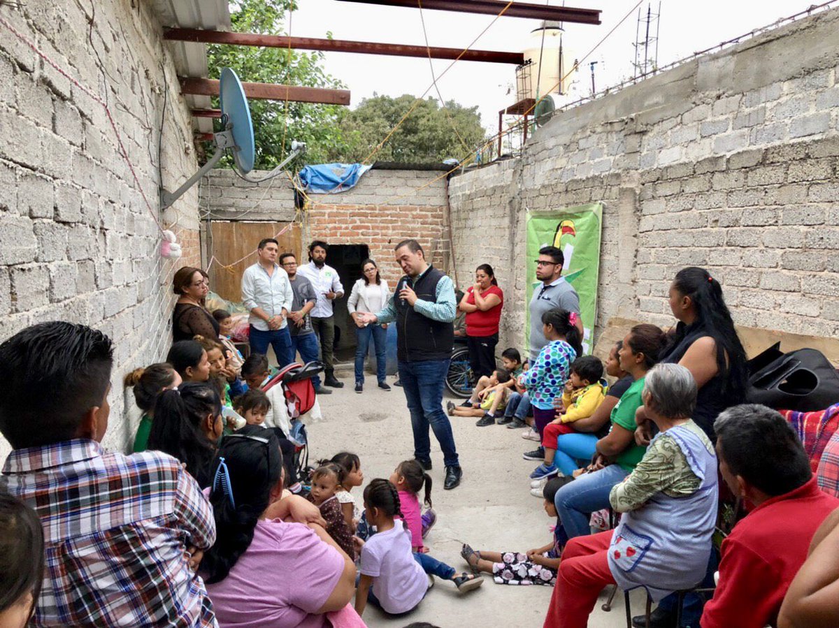 el_alfred_perez's tweet photo. Agradezco el acompañamiento de mi dirigente estatal @SContrerasMX y nuestra regidora @FernandaReMu a las charlas que el @PVerdeLeon tiene con vecinos de esta ciudad, quienes coinciden que ante la ineficiencia del gobierno en #León, los ciudadanos debemos trabajar en comunión. https://t.co/tZfjnIW58S