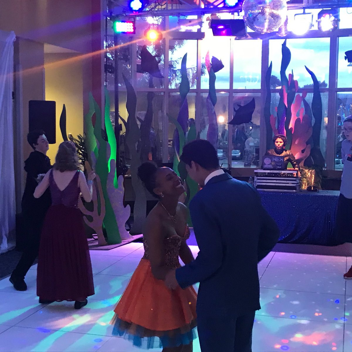 UCSFBenioffOAK's tweet photo. Happening Now: 120 teens are “Under The Sea” at the 2019 #UCSFProm in #Oakland! https://t.co/YtPn5hXU5C