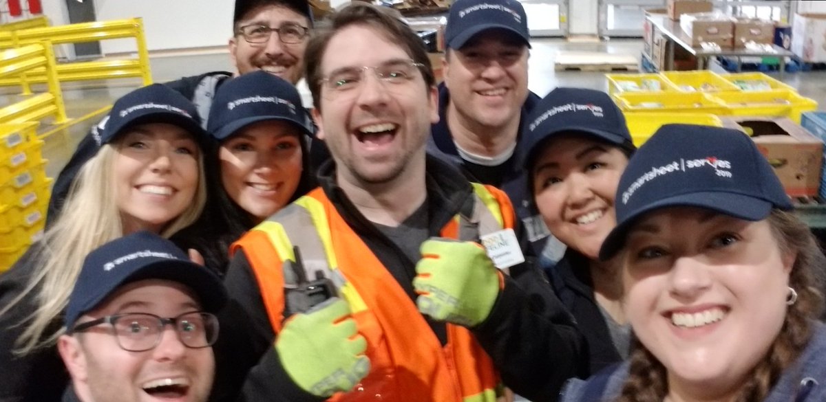 EricaDM's tweet photo. So wonderful to participate in a morning of volunteering at @FoodLifeline with @Smartsheet for Smartsheet Serves! Amazing organization helping give food to those in need! #SmartsheetLife #SmartsheetServes https://t.co/K4BwEFUBi7