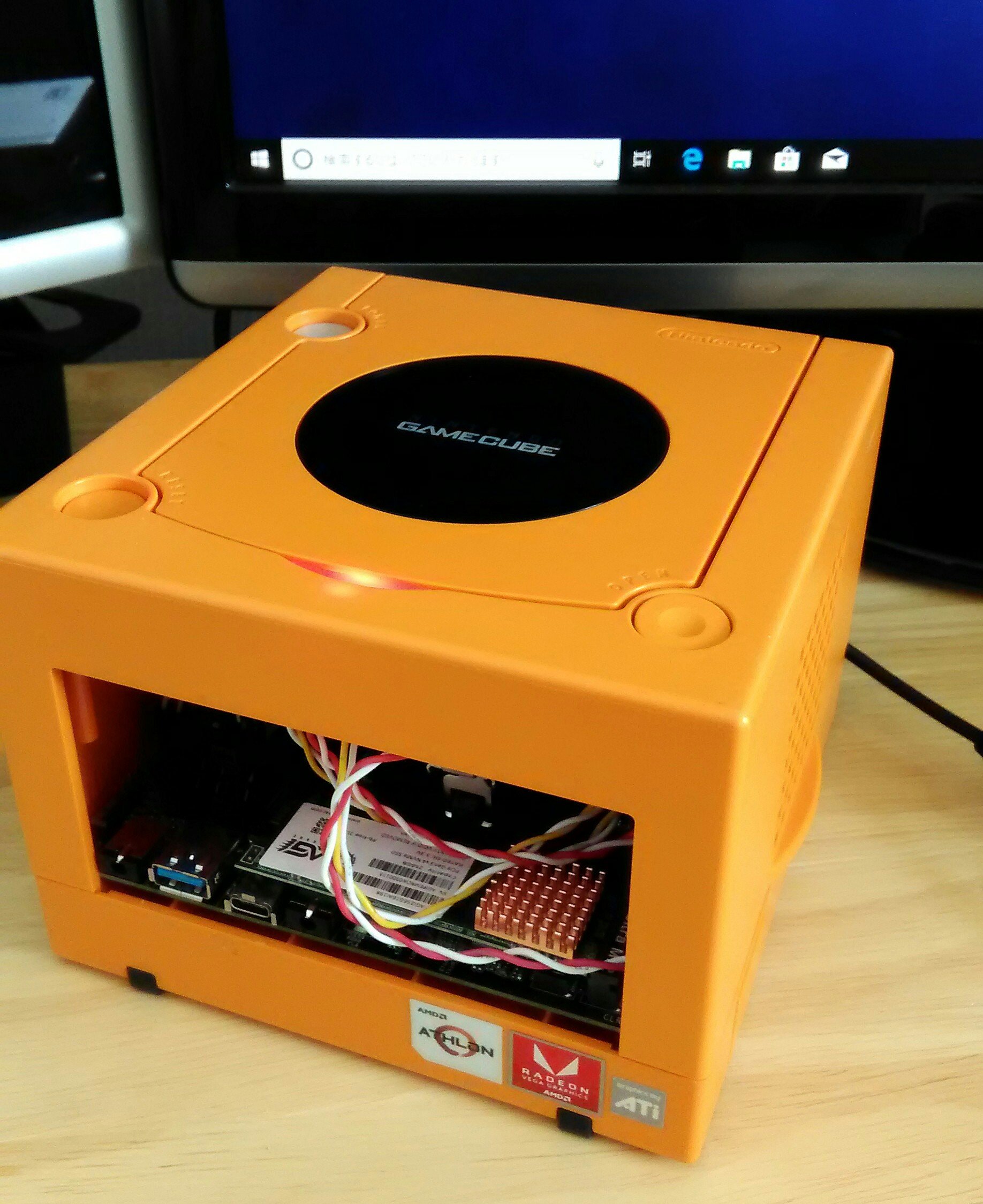 Kino Kino 例のdeskmini A300 In ゲームキューブの進捗 メモリとm 2ssdが届いたので組込んだ ついでにパワーランプとアクセスランプも仮接続して動作確認済み Deskmini Asrock T Co Fmvf5zsaku Twitter