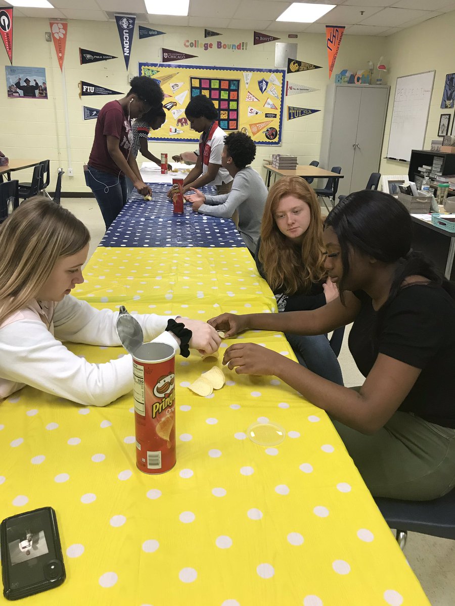 robindavis0315's tweet photo. My AVID 11 class joined the ranks of Pringle Ringle creators today on Fun Friday! #polkavid #AHSBloodhounds https://t.co/JMT52t0NCi