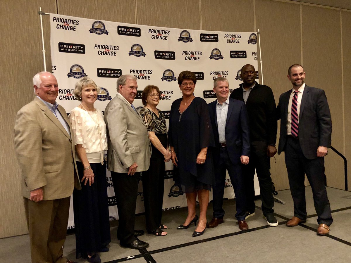 VaSportsHoF's tweet photo. A great start to #2019InductionWeekend. Virginia sports fans showed up and showed out celebrating the Class of 2019! 2 more events tomorrow! @Ruben7974 @JeffBurton #WendyLarry #MarkLenzi #HeathMiller #BusterOBrien @oldjogger #TomYeager https://t.co/DVOcTr602s