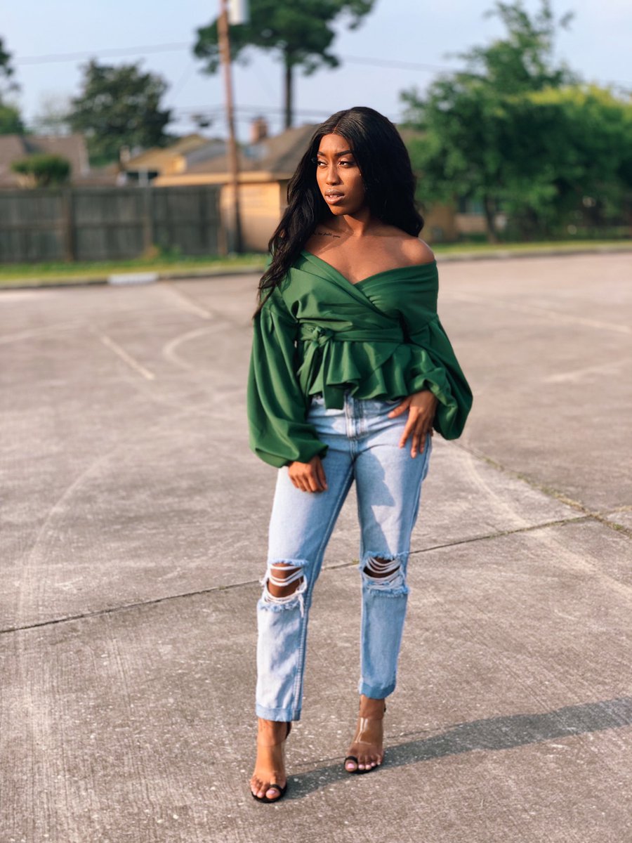 thealexadarling's tweet photo. Repping my brand!
Top: @rushbykay 💁🏽‍♀️ https://t.co/mhEV1kQdiK