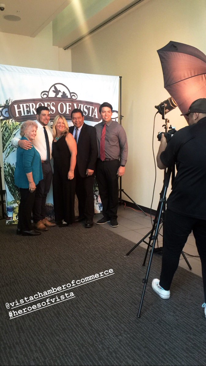 LOldenPhoto's tweet photo. @vistahighphoto Photographing @VistaChamber #heroesofvista2019 for the 5th year in a row! Students are running the show. @CTEVista https://t.co/x0oEqp7uvx