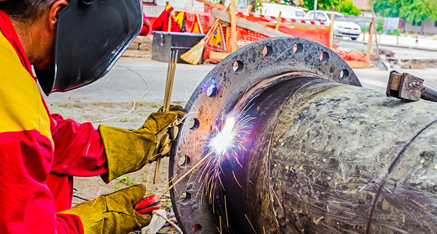 EricHer20553218's tweet photo. Riveting, welding, and bolting are three ways to join steel members in construction. #bcn2210 #fiu #fiumossschool #construction @FIU_Mossschool https://t.co/qCD0xqcn1A