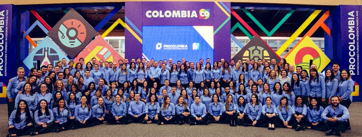 JulianaVillegas's tweet photo. Equipos que trabajan por un gran país de la mano de sus aliados. #MCRBicentenario - #ByMCR le permitió una vez más a @PROCOLOMBIACO trabajar con cerca de 2000 exportadores de todo @Colombia . Gracias a todos los colaboradores que creen y promueven la #internacionalización 🇨🇴💪🏽❤️ https://t.co/IFSudiAo8O
