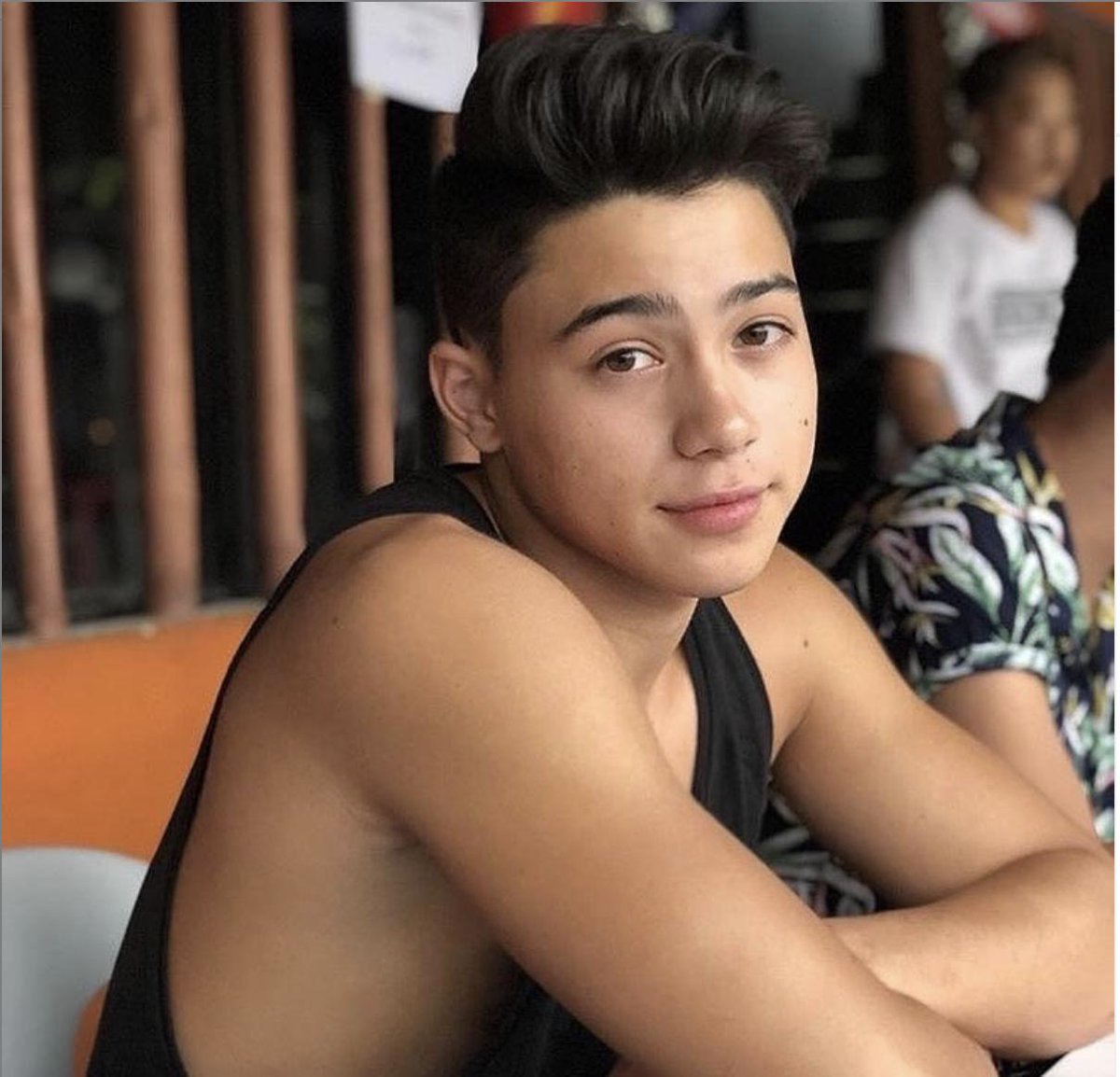 MichWPexers's tweet photo. Summer body! 🔥🔥🔥 Let's support our baby boy, Mich Wunder ✨ #PBB8Batch3Salubong https://t.co/oyl2602xXd