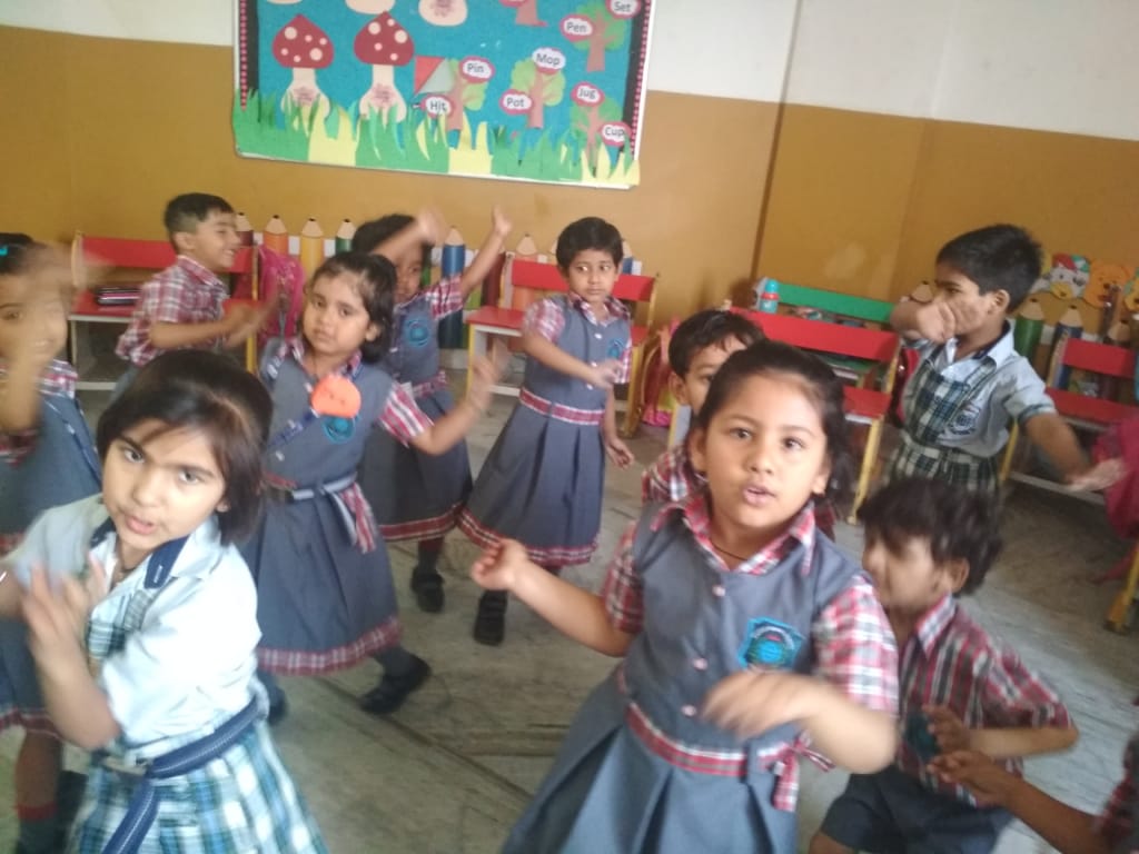 Kids at Rgs noida, doing activities 
Trying to learn something new every day..#happylearningplace #classroomactivities @rgsnoida @supritichauhan