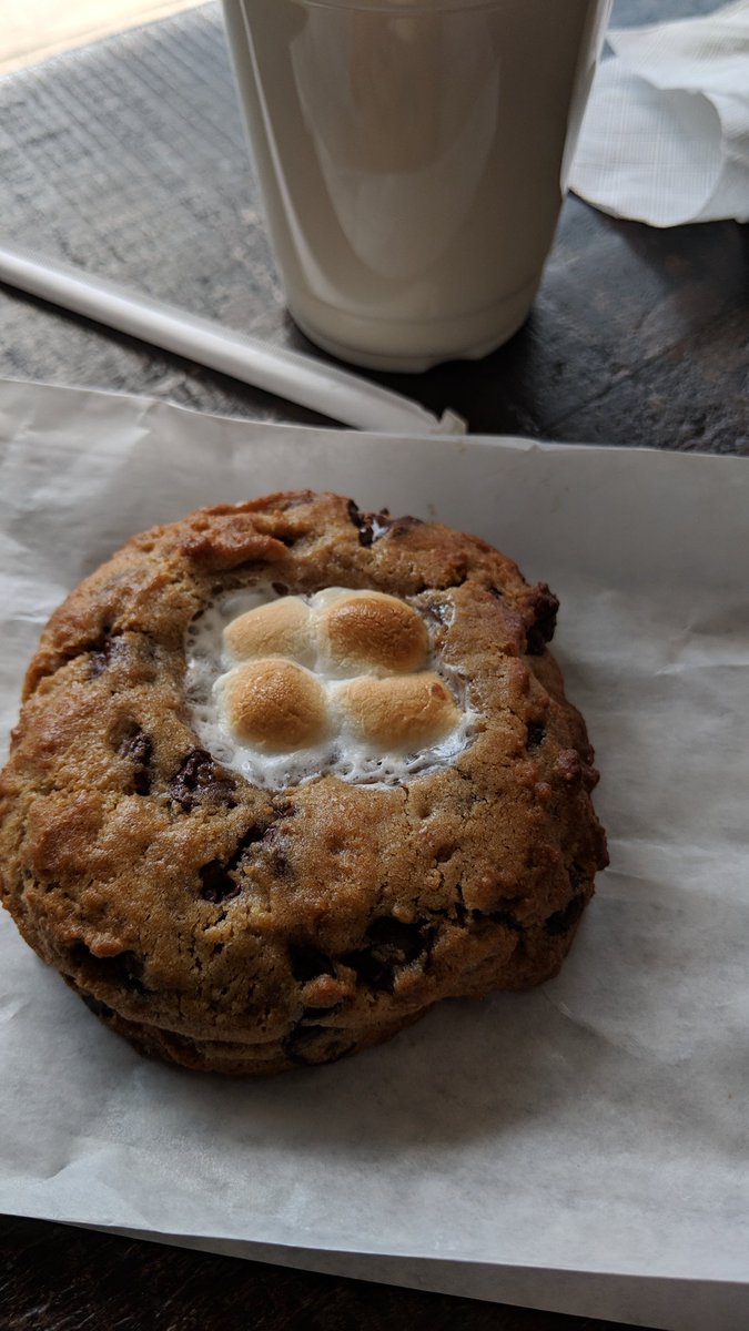 studioespxr's tweet photo. #FoodPorn Tax for those of you wondering what I ate.
1) Matcha Tiramisu from @GyuKakuJBBQ
2) S'mores cookie and milk from #ChipNYC
3) Pastrami and root beer at Katz.
4) Matcha and coffee latte from King Street Coffee. https://t.co/zmpdbSpER2