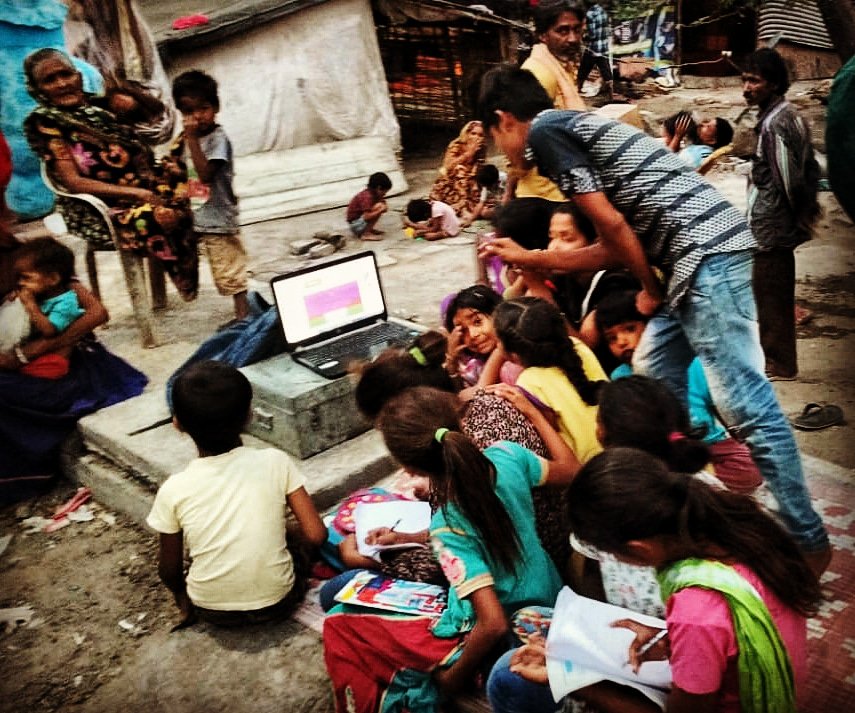 upayorg's tweet photo. A class without classroom!!
#streetchildren #education #EndPoverty
@MinistryWCD
#Nagpur #slumsofindia https://t.co/zrMuxl49V3