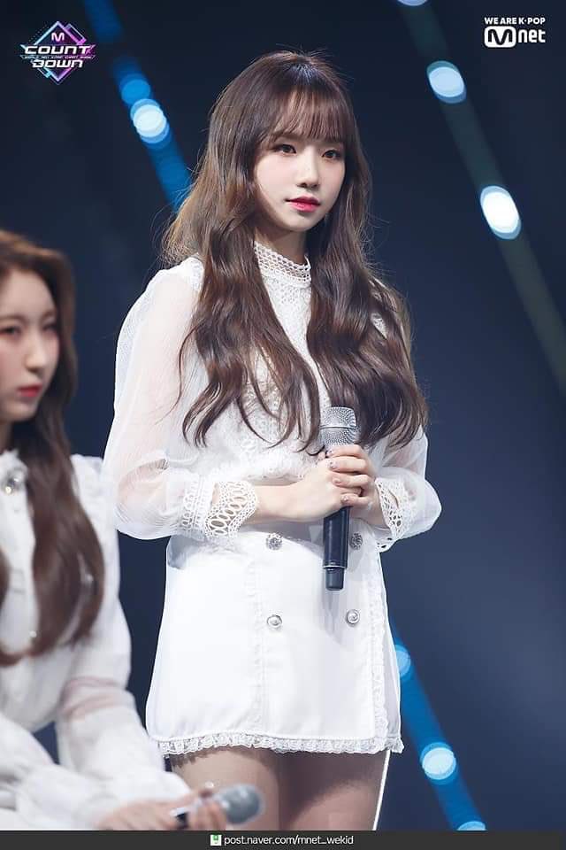 JYRPH_'s tweet photo. [PHOTO] 190404 MCOUNTDOWN

#IZONE #아이즈원 #JoYuri #조유리 https://t.co/z8V8yYAhyV