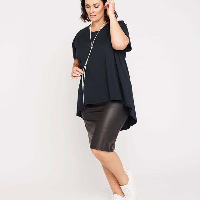 harlow_au's tweet photo. ⚫️Sports LUXE ⚫️ 100% Australian milled cotton tee paired with leather look pencil skirt and white kicks for ultimate weekend chic 💫

#black #sportsluxe #styleinspo #weekendchic #psfashion #rockchic https://t.co/hrXVWKbKY5 https://t.co/TrskwwO8Ch