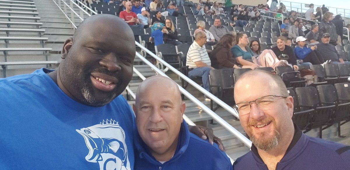 Dr_RNivens's tweet image. Caught 2 members of the #BestBoardEver supporting the @CHSBraveNation Boys Soccer Team as they win another round in the playoffs. @communityisd #SuperSupportive #SuperProud #OnToTheNextOne #GreenwaltMagic