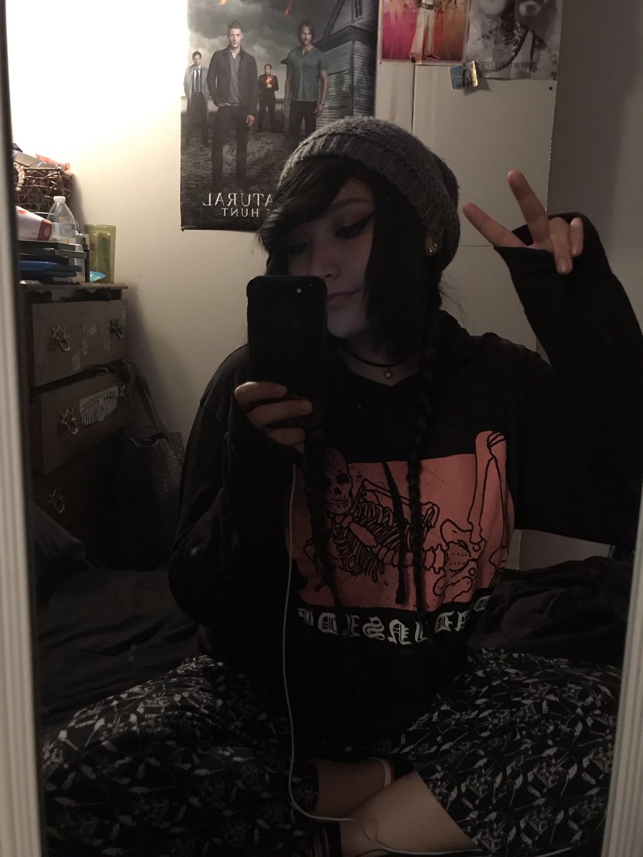 KayteeshaN's tweet photo. Ya know, just repping some Stay Sick clothing π #staysick #staysickclothing #staysickthreads β¦@StaySickRecordsβ© β¦@FRONZ1LLAβ© https://t.co/aJmxSvv8Bn