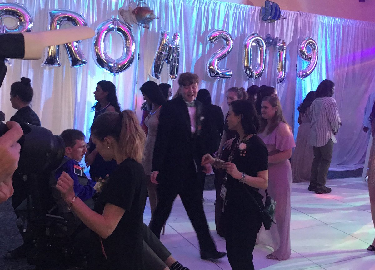 UCSFBenioffOAK's tweet photo. This year’s #UCSFProm is the first held onsite at our Oakland hospital—allowing more of our #teens to attend. What an amazing night! https://t.co/UjRYmWN9ZZ