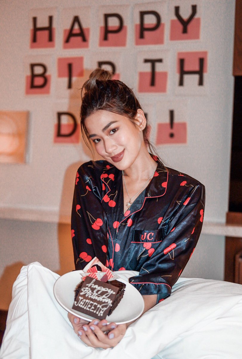 janeenachan's tweet photo. It’s birthday cake season and one of the times I’m most reminded of how magnanimously gracious God is because of all your love!! 🤗 Thank you for the heartfelt greetings, the cakes, and the well wishes!! Means so much reading (and eating) them all!! 🎂😝🥰 我爱你!! https://t.co/X3b3HAM3O7