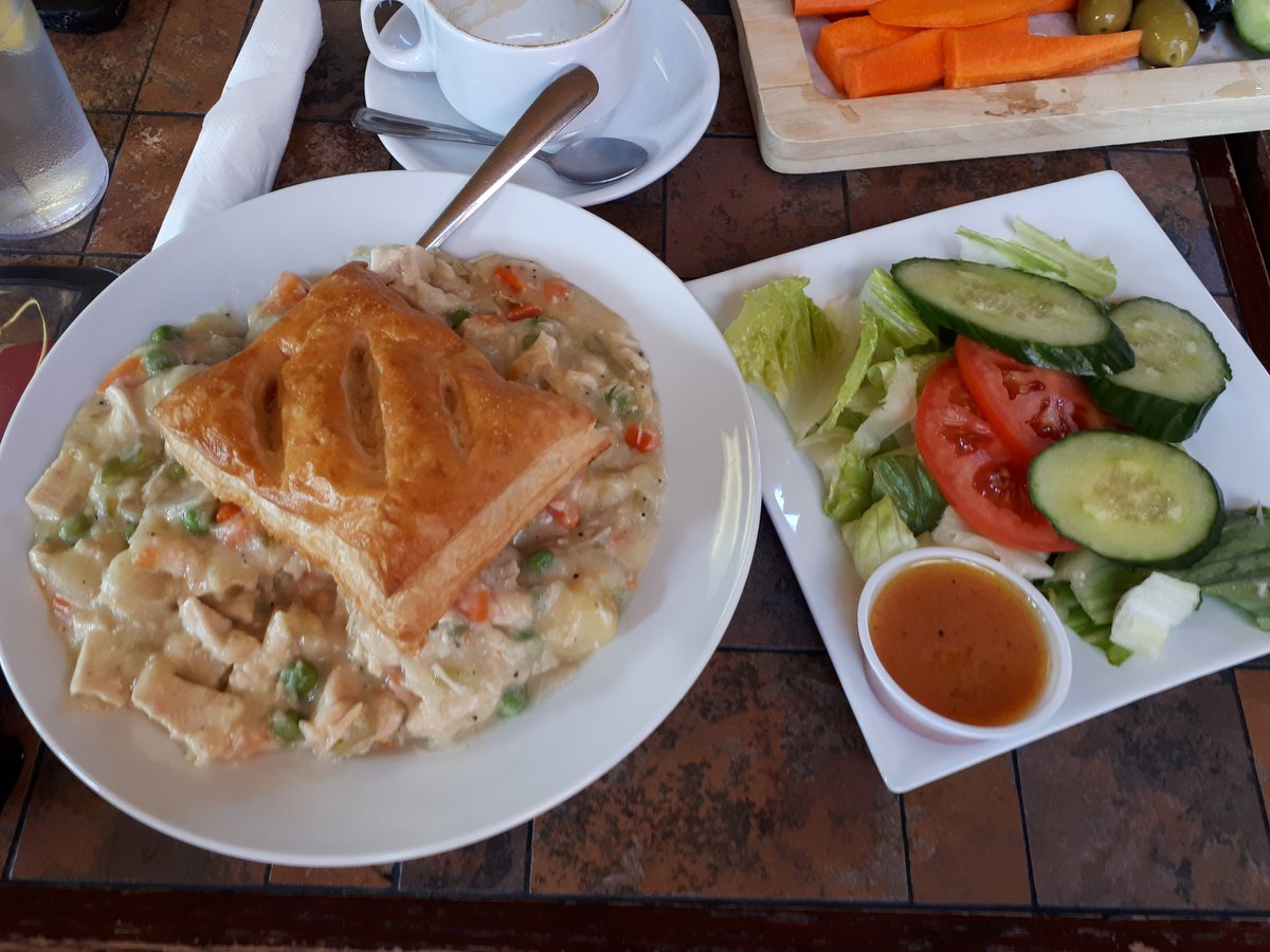 chrislui01's tweet photo. A creamy, dreamy and crunchy Friday lunch with a deconstructed Chicken Pot Pie at #VisForPies! #yegfood! https://t.co/IzmjbXfAvp