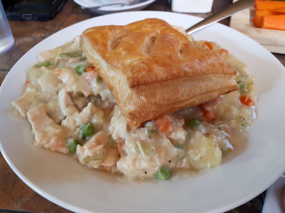 chrislui01's tweet photo. A creamy, dreamy and crunchy Friday lunch with a deconstructed Chicken Pot Pie at #VisForPies! #yegfood! https://t.co/IzmjbXfAvp