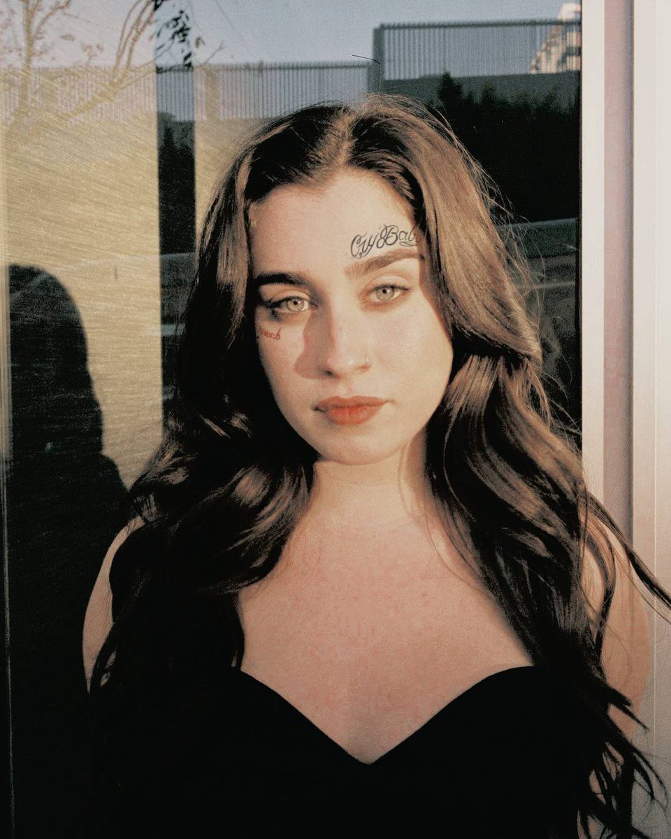 ┊       ❛I miss your kisses. ❜