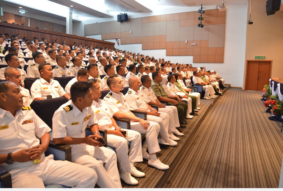 MPLD_TLDM's tweet photo. Kembalikan Maruah Pusat Latihan TLDM - Perjumpaan YBhg PPL @ArisAdiTanBinA1 bersama Jurulatih @reza_azeranil63 @fmyeor @tldm_rasmi
#pridepassionperformance
#anugerahjurulatih https://t.co/idVfB62D6y