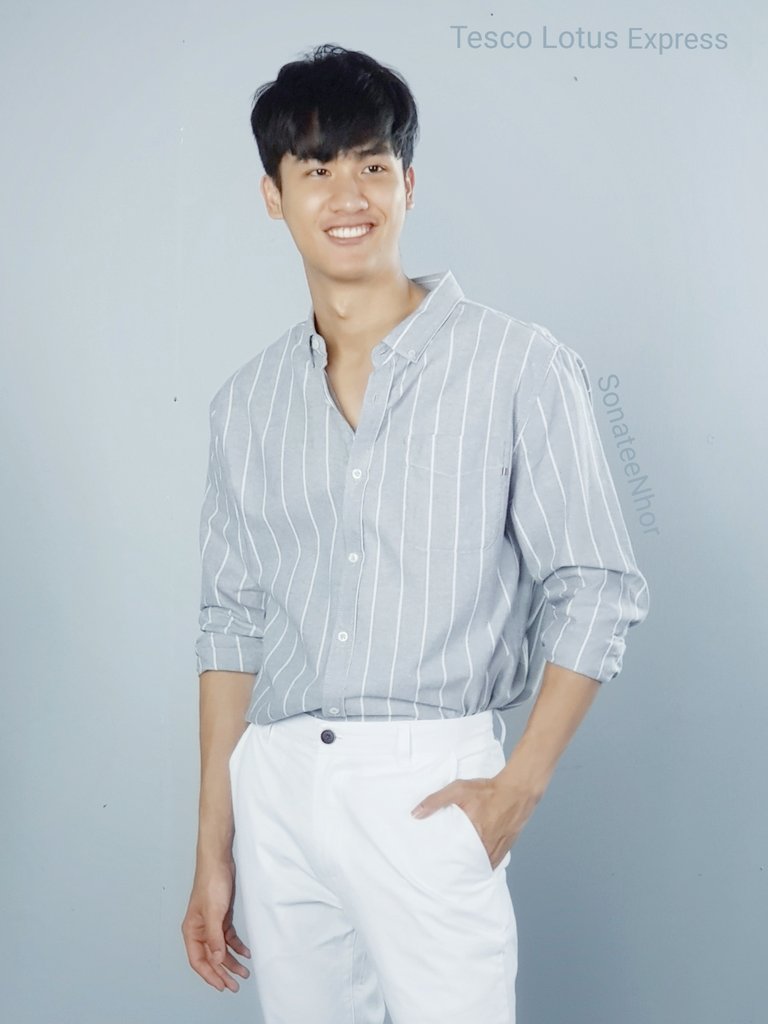 ชัดเจนนะไม่เคยมีแฟนและก็ยังไม่อยากมี รักสันโดษ ดีแล้วพ่ออยู่แบบนี้กับชาวบ้านก็มีความสุขกันแล้วเนอะ พ่อไม่มีแฟนแต่พ่อก็มีความสุขยิ้มสดใสทุกวันสร้างเสียงหัวเราะให้คนอื่นอีก #Tawan_V #ชาวบ้าน