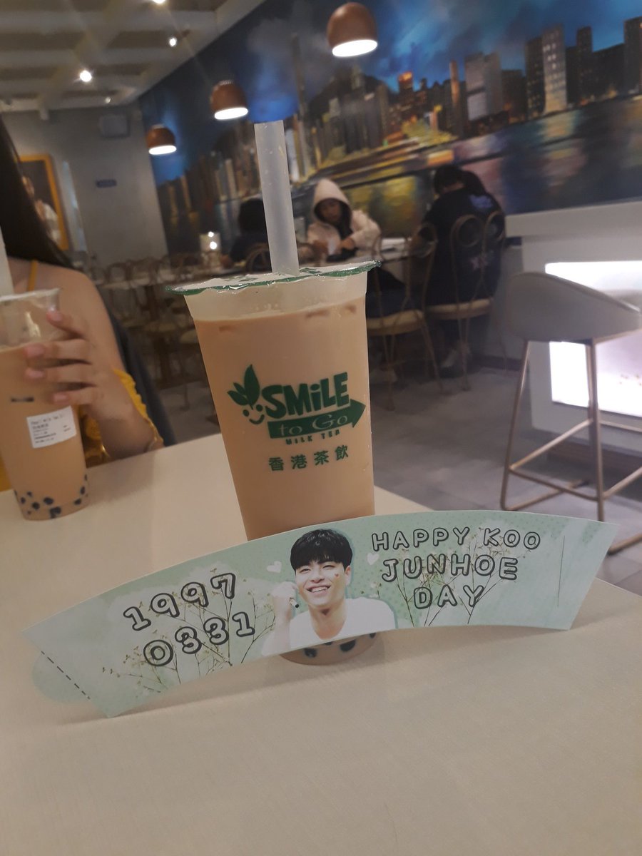 ID_konicc's tweet photo. #smiletogo @iKONBobhee @koojunhoe @JUNESHOE @jiwonderer @_egglicious_ https://t.co/ArKvNejN5s