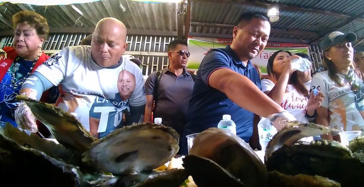 jvejercito's tweet photo. #BoodleFight with Gen. Bato dela Rosa at Iloilo City Central Market.
#26Ejercito #MrHealthCare #SenJVServes https://t.co/Wj2Ym0CvPM