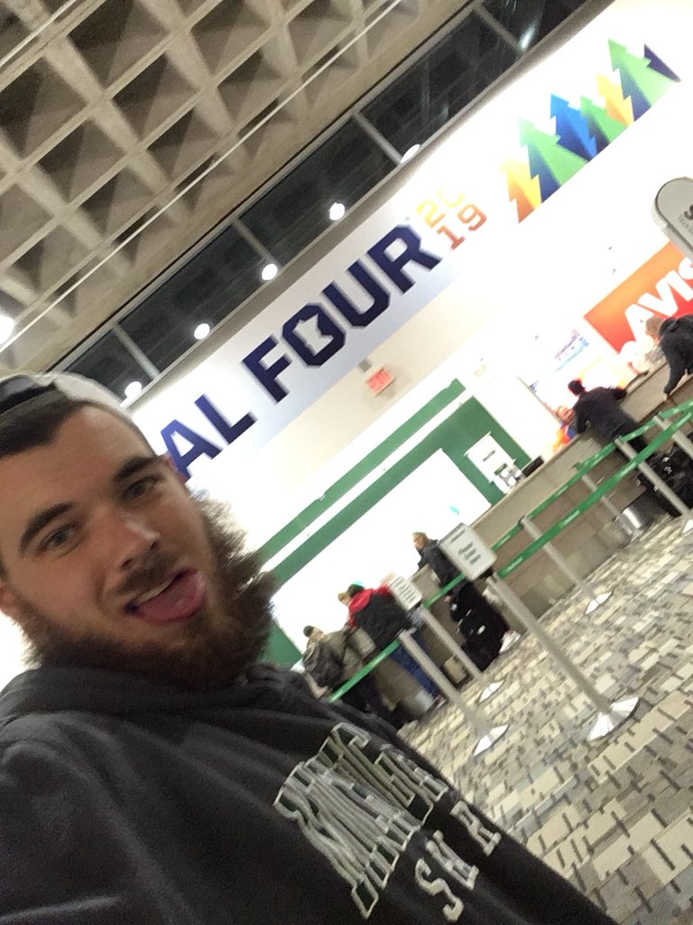 SharkeyJoe's tweet photo. Made it and i heard the bars don’t close in lower canada #gogreen #fulltorque #finalfour2019 https://t.co/inOhIGPGQG