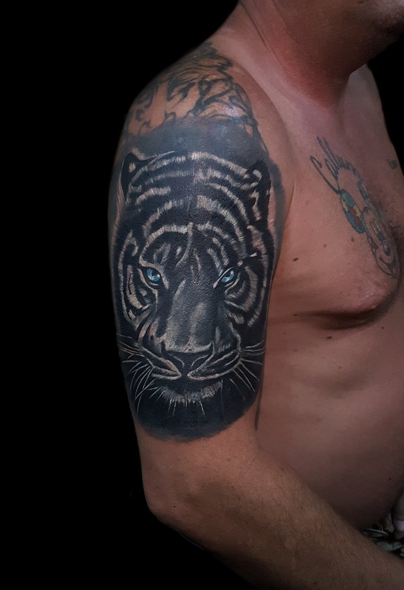 guns_ink's tweet photo. Booking through
Facebook: bali Guns Ink
Page : bali Guns Ink tattoo parlor 
Email : baligunsink@gmail.com 
Whatsapp: +6281211026090
#baligunsink
#balitattoo
#kutatattoo
#realismtattoo
#worlfamousink https://t.co/U2Jb6T0fXh