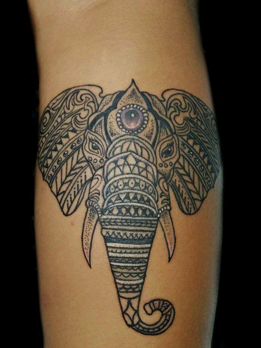 guns_ink's tweet photo. #japanesehorrortattoo
#elephantmandalatattoo
#mandalatattoo
#retouch 
#retouchtattoo https://t.co/g1wQbeZqSV
