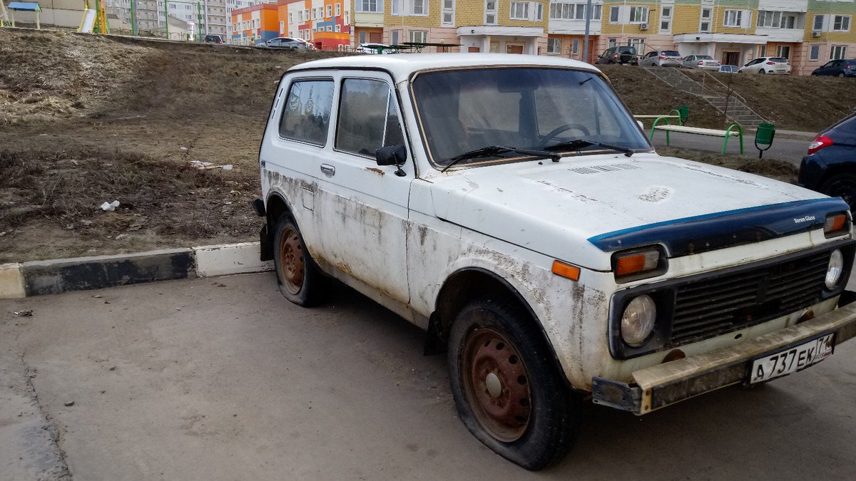 MartinAleksej's tweet photo. @cityadmtula решите вопрос с автохламом по ул.хворостухина 33. https://t.co/uOJDExrAL9