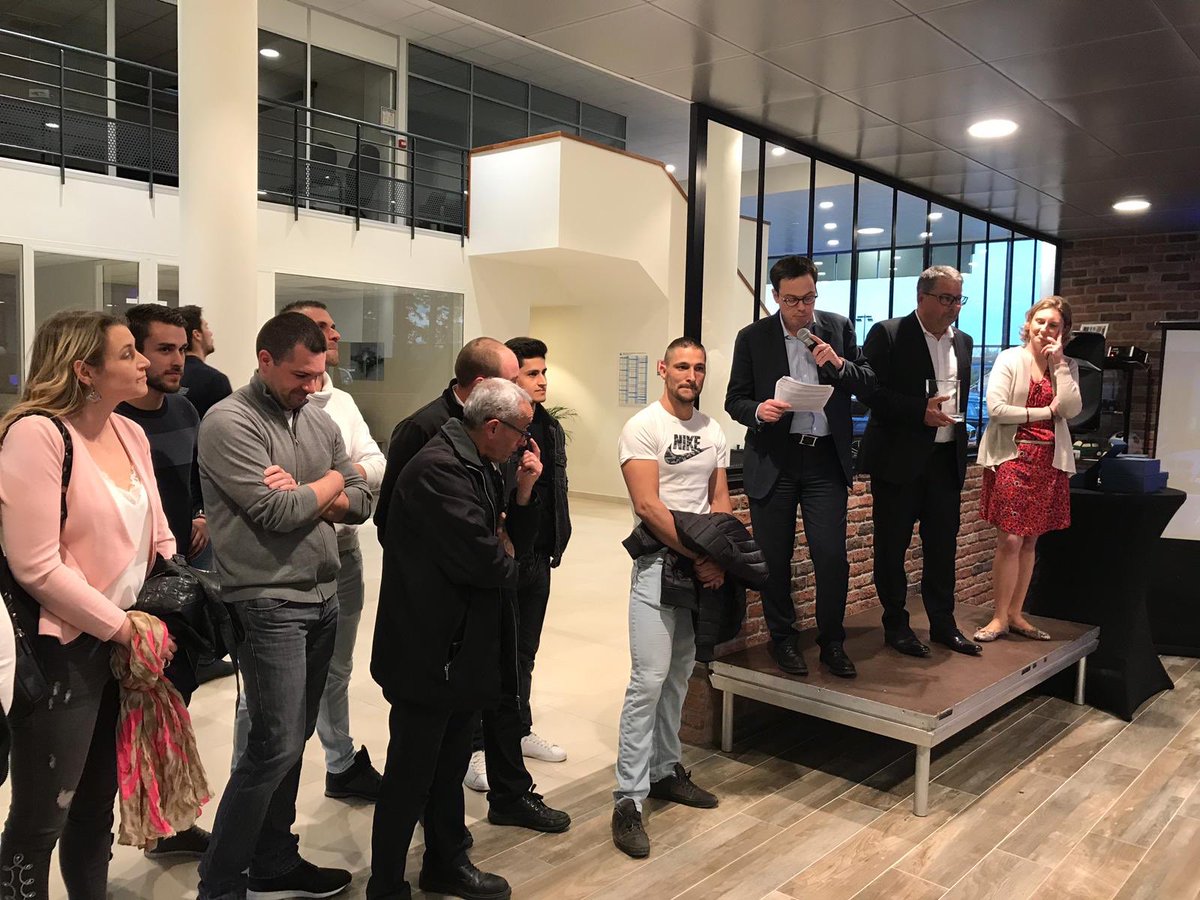 vincentsalimon's tweet photo. Un nouvel écrin #BMW & #MINI à Melun pr la soirée annuelle du #GroupePANEL & la 🎉 du départ de P. Kluba après 20 années au sein de nos marques. Merci Patrick, pour ta fidélité & performance, à tte l équipe PANEL, et à C. et A. Sabrie pour leur confiance en #BMWGroup. #strongteam https://t.co/nyStFIZhpN
