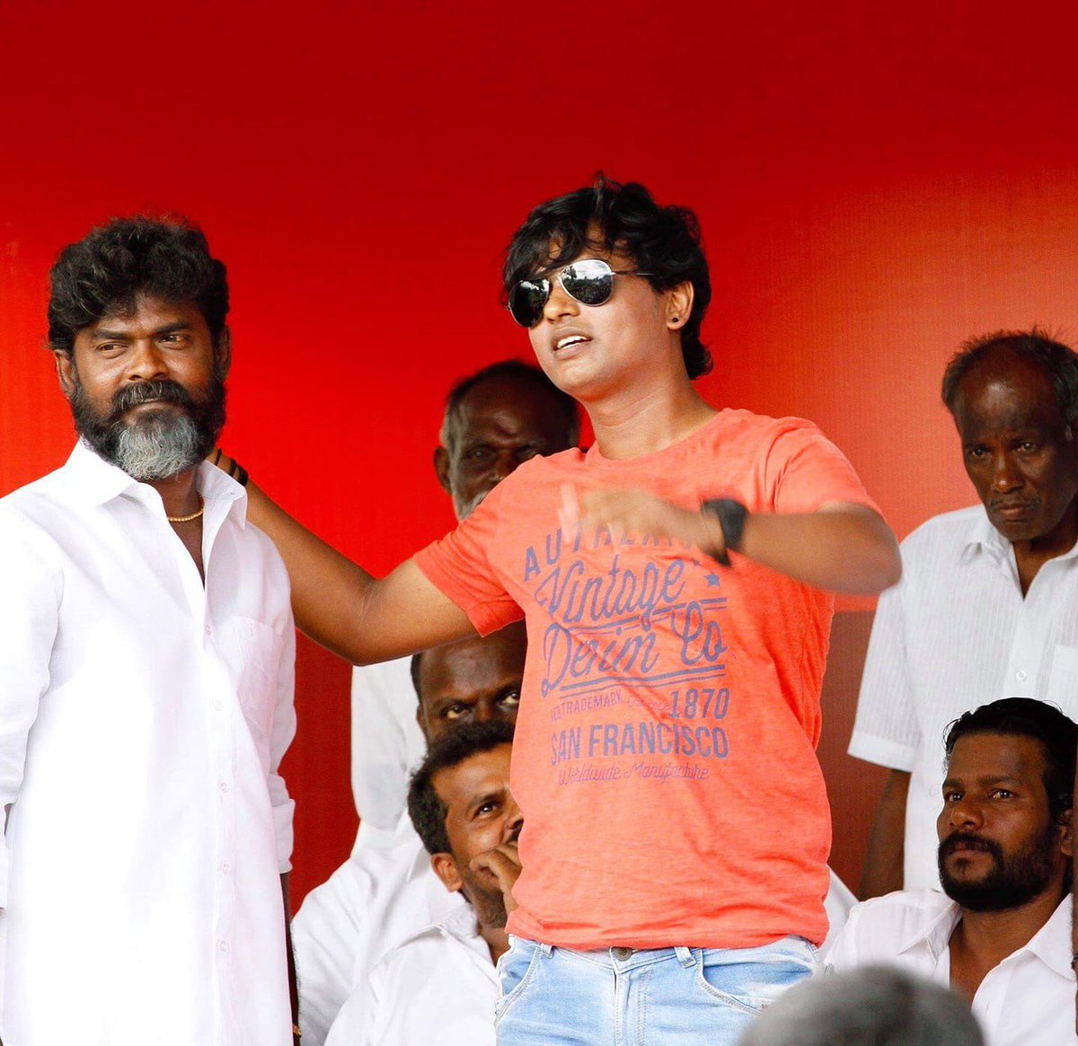 heytamilcinema's tweet photo. #Uriyadi2  

@Vijay_B_Kumar impresses you both as an actor and director. He scores off easily in intense action and emotional scenes. He has clearly brought on screen the anger he has on the politicians and the corporates. His love angle is quite adorable too! (3.5/5)

#HTCReview https://t.co/7iEgTZHkVT