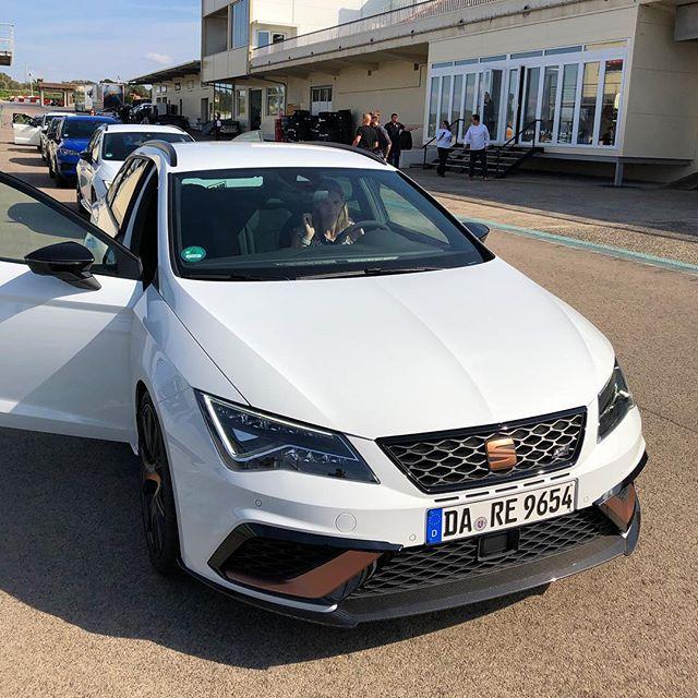motoreport_'s tweet photo. ESP off, S, Race Mode: @anni0502 is preparing the Launch Control of the Leon Cupra R ST!🏁😊 #Cupra #createthepath #leoncupra #cuprarst #leoncuprarst #leonst #seat #seatleon #copper #race #racetrack #sportscar #cartastic #driving #track #tsi #dsg #cuprar #mallorca #copper #des… https://t.co/A6FfmxU2TV