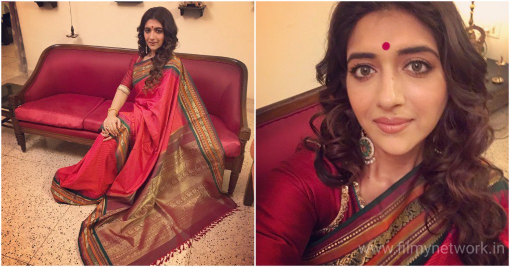 NetworkFilmy's tweet photo. Actress #SreenandaShankar
At the #BasuParibaar Premiere.

#filmynetwork #Tollywoodactress #Sreenanda #Bongs #sareefashion @Sreenanda #desilook #bongbeauty https://t.co/rNfgPxJDci