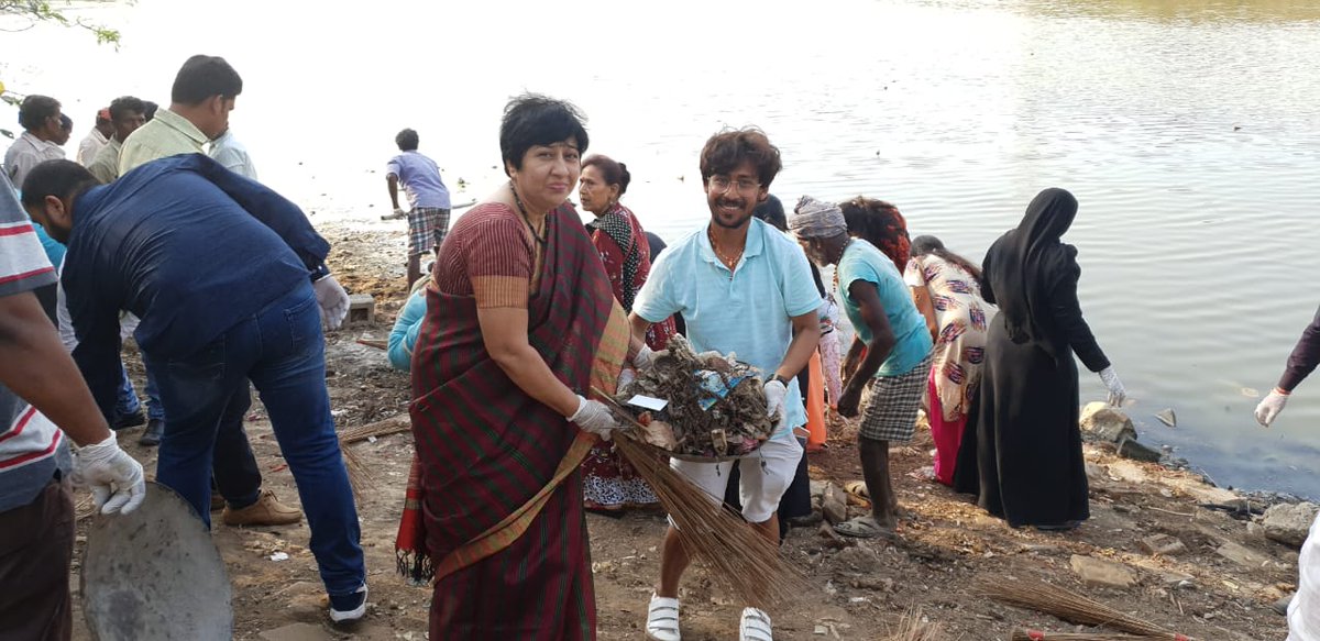 LavekarBharati's tweet photo. Under Initiative of #SwachBharatAbhiyan, CleanUp Drive at #Lokhandwala BackRoad #Lake. #CleanVersova #GreenVersova
@narendramodi @Dev_Fadnavis @CMOMaharashtra @Manekagandhibjp @MinistryWCD @yogirajdabhadka https://t.co/VDK7K9clmN