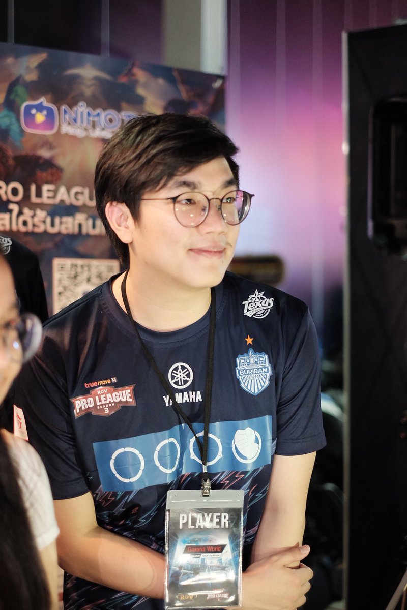 chupa_kisz's tweet photo. ความละมุนของพี่หมี.... โคตรโอ้ปป้า ซารางเฮ 🤩 #BuriramUnitedRoV #nimobacon #MeMarkz https://t.co/7qF4fYKynd