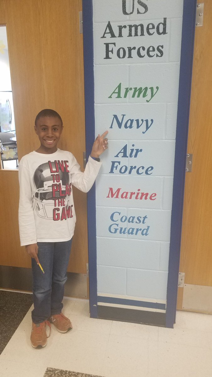 KarolaScarce's tweet image. Goal setting! Including them all even a former student! 

#TimberwolvesRock #Springtwitterchallenge @AndrewBuchheit