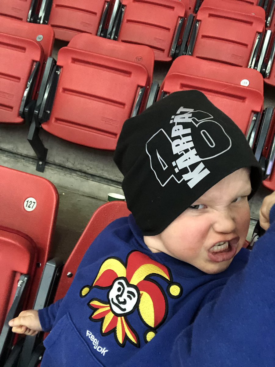 JanneMerilainen's tweet photo. Kun @jokerithc ja @OulunKarpatFi pelaa vastakkain, etkä tiedä ketä kannattaa #junnupelit #finnairfinalweekend https://t.co/4T1SHSpir8
