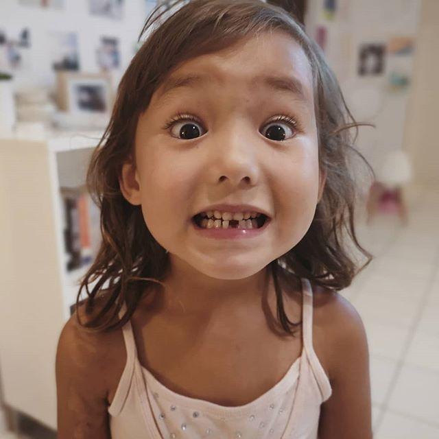 So this just happened... Elsie lost her first tooth!! :) Must have been all that singing and dancing. 😂 Now Tooth Fairy, please don't forget to come tonight, even though you have an awesome glass of Pinot Noir and the movie, "Mary Queen of Scots" on … bit.ly/2FSTupV