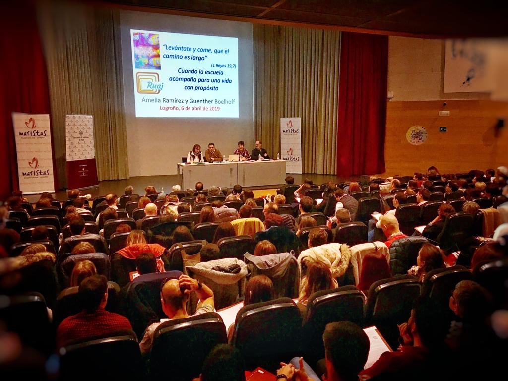 FE_Escolapias's tweet photo. Hoy en Logroño estamos en la jornada de Pastoral #tuvidapinta. Cerca de 90 profes de nuestros colegios #escolapiassotillo y #paulamontal disfrutando de la ponencia de #ruaj con Guenther y Amelia sobre acompañamiento en la escuela https://t.co/P5Yat3aMFj