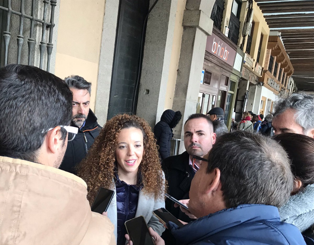 🔊 <a href="/Noemiotero27/">Noemí Otero Navares 🇪🇸</a> atiende a los medios de comunicación para presentarse como candidata de Ciudadanos al Ayuntamiento de Segovia. #ActualidadCs #ElCambioQueViene 🍊