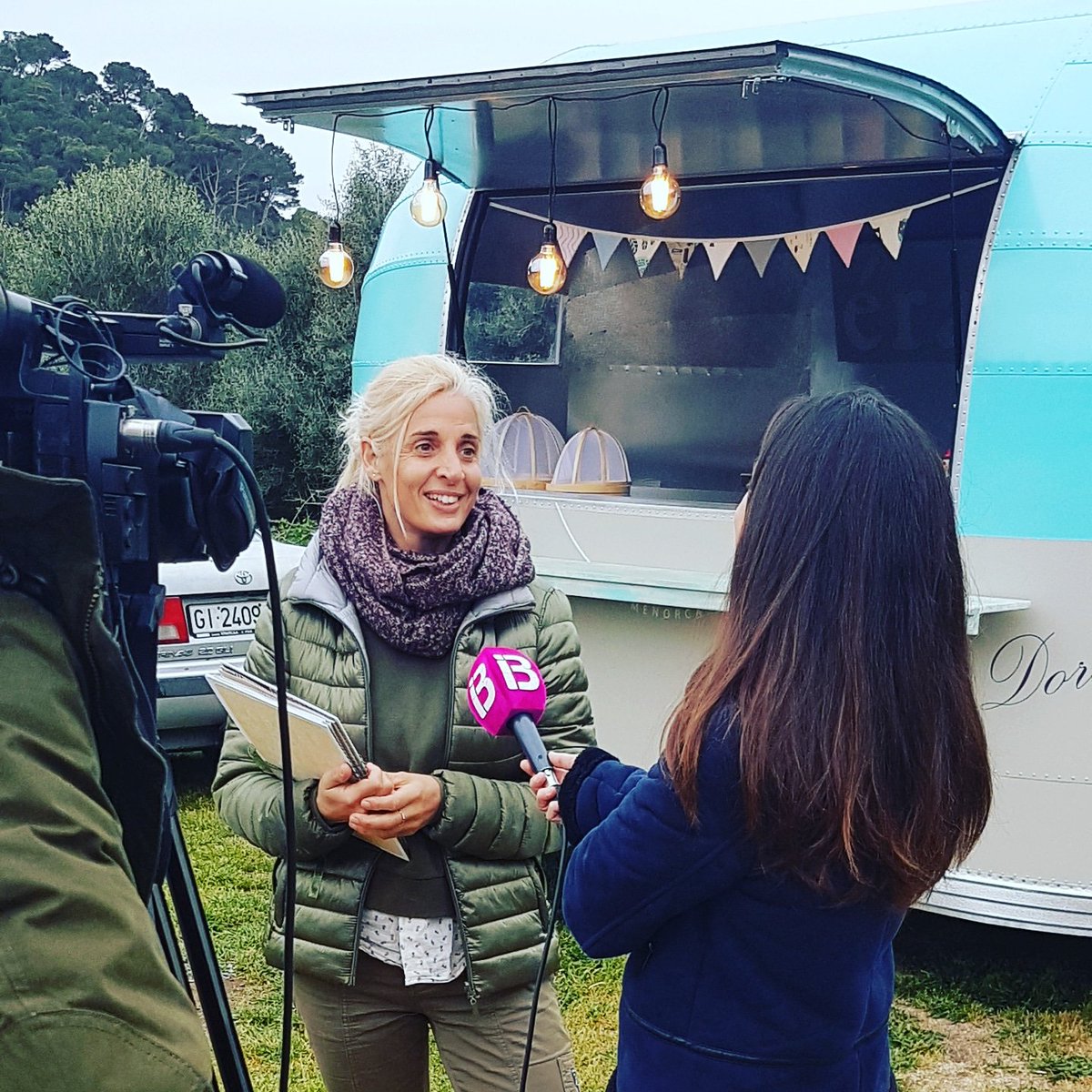 CoachErase's tweet photo. Entrevista de televisión de las Islas Baleares @IB3 del taller"¿De que madera estás Hech@?" ...una Istory coach con sesión de yoga, meditación, observación y atención plena, dinámicas grupales y sorpresas!! "Vive el camino, Siente el cambio" #erasecoach #Menorca #IB3 #coaching https://t.co/ei8RA1h14f