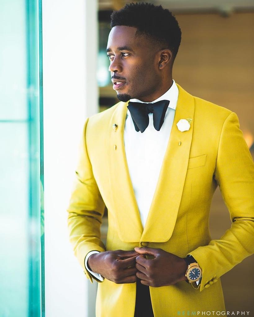 munaluchiBride's tweet photo. Smooth 💯 #dailydoseofdapper #munaluchi #munaluchibride #munagrooms #dapper .
.
#Repost @mytailorme
・・・
Mr Clevens rocking our bamboo gold for his big day 🔥🔥 Tux by @mytailorme .
.
.
.
.
.
#mytailorme #munaluchibride #shawllapel #groominspiration … https://t.co/yJoew4HDzN https://t.co/xBgudeFCSU