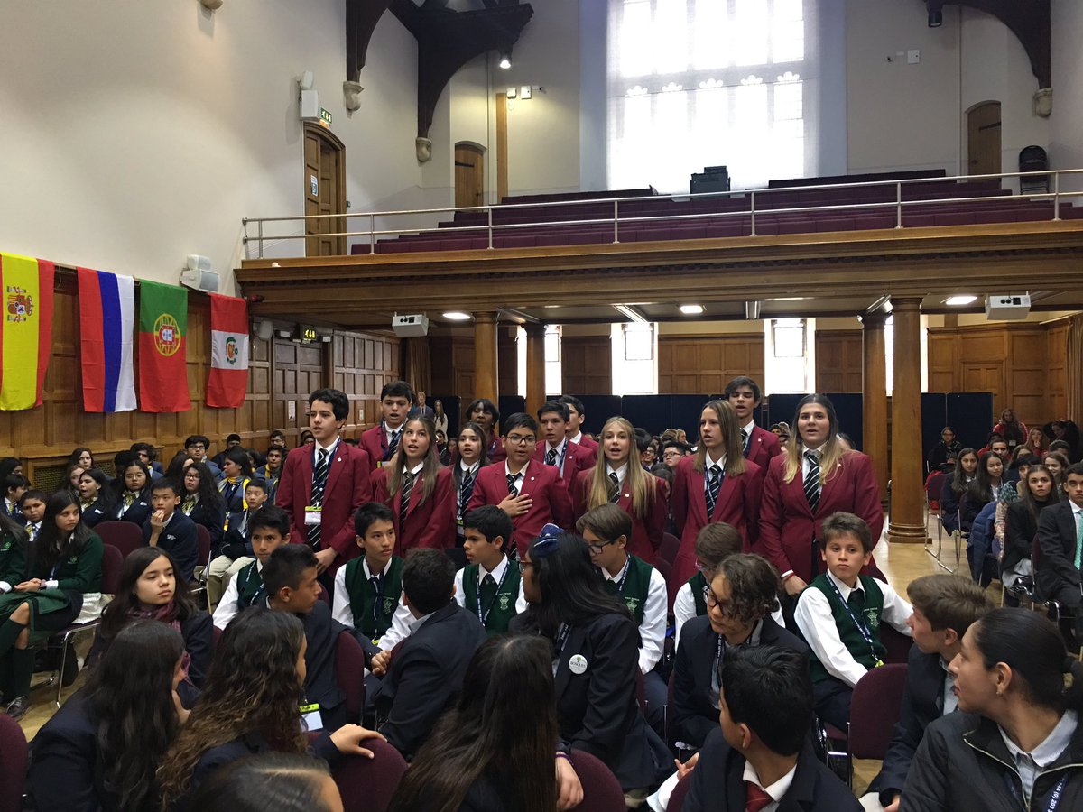 StrattyNY's tweet photo. So great to have a school from Venezuela @beo_world. A truly inspiring speech given by their young representative - a future leader in the making! @oxford_int  #BEO2019 #oiegoundlefield #inspirational https://t.co/uW13RcxRh0